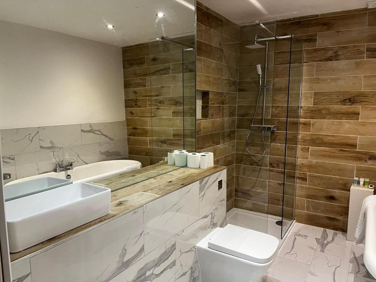 גלאזגו West End -Stunning, 2 Bedroom, Main Door Flat With Private Parking מראה חיצוני תמונה
