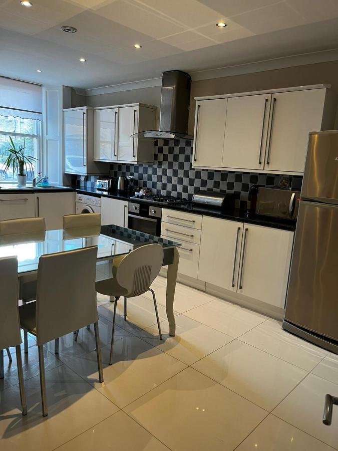 גלאזגו West End -Stunning, 2 Bedroom, Main Door Flat With Private Parking מראה חיצוני תמונה